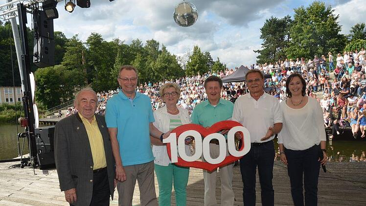 Die Sparkasse Kulmbach- Kronach unterstützt immer wieder die großartigen Aktivitäten von 1000 Herzen für Kronach. Wieder gab es 1000 Euro für das soziale Engagement der Benefizaktion.