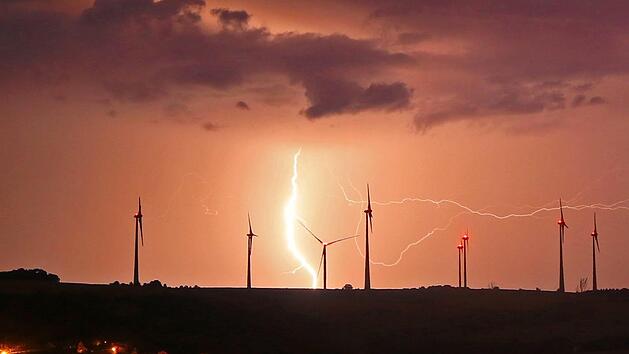 Er kommt, der Blutregen &uuml;ber Deutschland! Allerdings doch nicht am Freitag den 13., wie zun&auml;chst erwartet.   Symbolfoto: Florian Gaertner/dpa