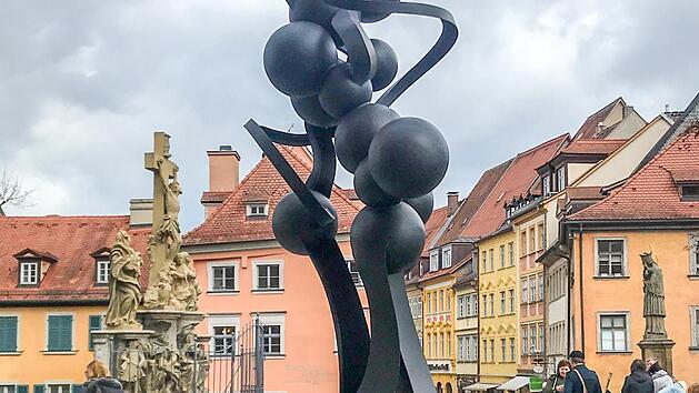 Viele Bürger machten den Geldbeutel auf und spendeten Beträge zwischen 20 und 250 Euro:. Jetzt steht fest:   Der "Langsame Traum" von Rui Chafes bleibt in Bamberg.  Fotos: M. Wehner