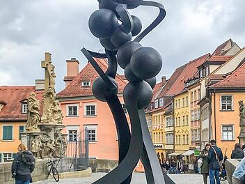 Viele Bürger machten den Geldbeutel auf und spendeten Beträge zwischen 20 und 250 Euro:. Jetzt steht fest:   Der "Langsame Traum" von Rui Chafes bleibt in Bamberg.  Fotos: M. Wehner