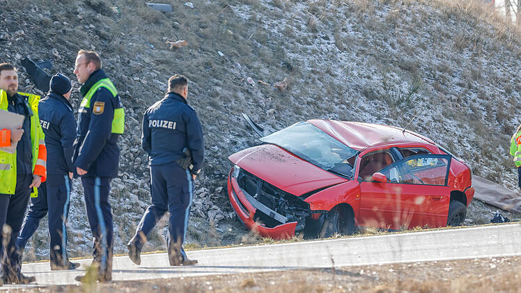 Tödlicher Verkehrsunfall auf der B2: 60-Jährige Beifahrerin verstarb noch an der Unfallstelle