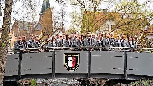 Mit Big-Band-Sound sorgt der Musikverein Dipperz-Rh&ouml;n f&uuml;r Gute-Laune-Stimmung.