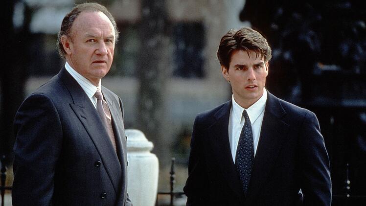 Der Anwalt Avery Tolar (Gene Hackman, links) stellt den hoch begabten Jura-Absolventen Mitch McDeere (Tom Cruise) in seiner Firma ein.