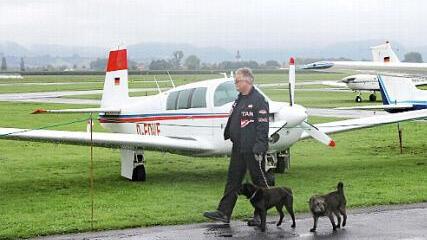 Die Besucher hatten am Sonntag viel Platz, die Flugzeuge anzuschauen.