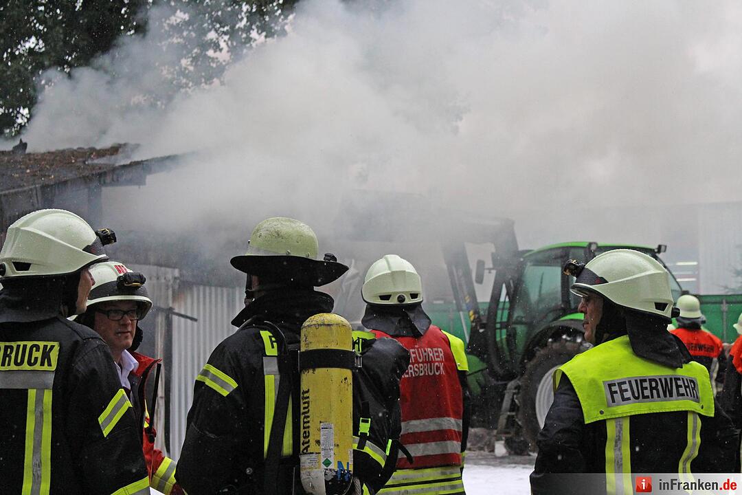 Lagerhalle in Hersbruck vollstaendig ausgebrannt