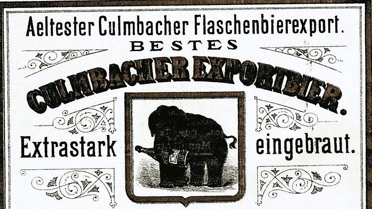 Ein Überseeetikett für Kulmbacher Bier, entworfen von Hamburger Biergroßhändlern in den 1890er Jahren (oben links). Blick in die neue Flaschenabteilung der "Ersten Kulmbacher" (oben rechts). Das erste Kulmbacher Flaschenbier-Etikett (unten) Fotos: privat