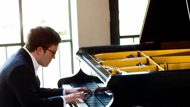 Frank Dupree bei seinem Coburg-Gastspiel im Haus ContaktFoto: Jochen Berger