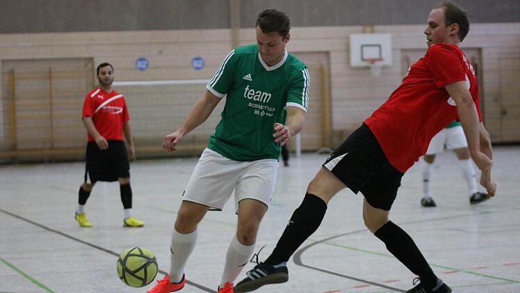 : Im Spiel um Platz 5 machte es die BSG INA I deutlich, gleich sieben Tore schenkten sie den Freizeitkickern von Uraha Herzogenaurach e.V. ein.