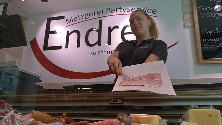 Seit Anfang August macht Janine Müller (15) eine Ausbildung zur Metzgerei-Fachverkäuferin in Forchheim.  Foto: Ronald Heck