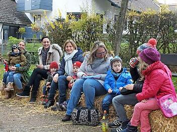 Die kleine Adventsfeier wurde zum Treff für die Familie. Fotos: maw