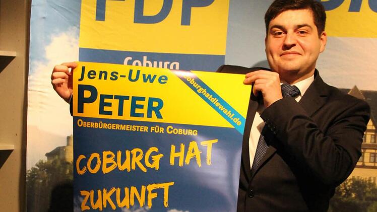 "30 Jahre sind ein gutes Alter, um Oberbürgermeister zu werden", hatte Jens-Uwe Peter bei seiner Nominierung gesagt. Der 30-jährige FDP-Mann ist der jüngste der sieben Bewerber um den Posten. Foto: Simone Bastian