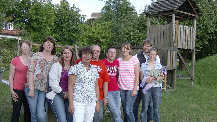 Die engagierten Eltern mit Bürgermeistern Bauer (M.)