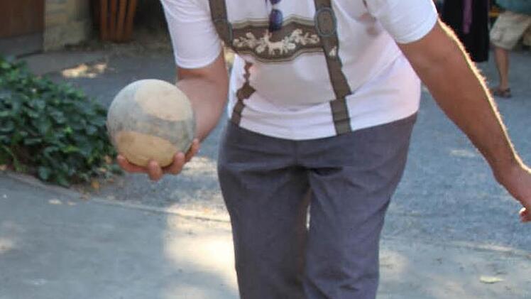 Rolf Täuber hat schon neun Mal den Tonkrug gewonnen - für ihn ist das Mitmachen Ehrensache.