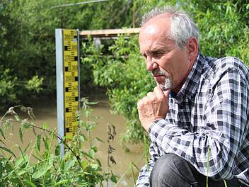 Höchstadts Bauhofleiter Herbert Sucker hat sich über die Verbesserung der Hochwasserwarnung Gedanken gemacht.  Foto: Christian Bauriedel