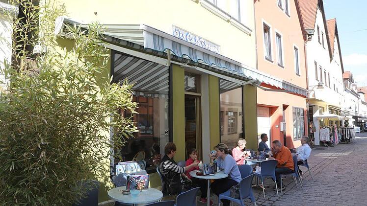 Eiscafe VesuvioApothekenstraße 3, ForchheimPreis pro Kugel: 1,- EuroEissorten: 23 (teilweise wechselnd)Besteht seit: 2002