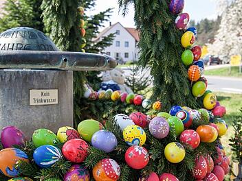 Ostern naht und viele Städte und Dörfer verwandeln ihre Brunnen wieder in wahre Kunstwerke. Hier sind einige Osterbrunnen aus dem Landkreis Bayreuth! Symbolbild: pixabay