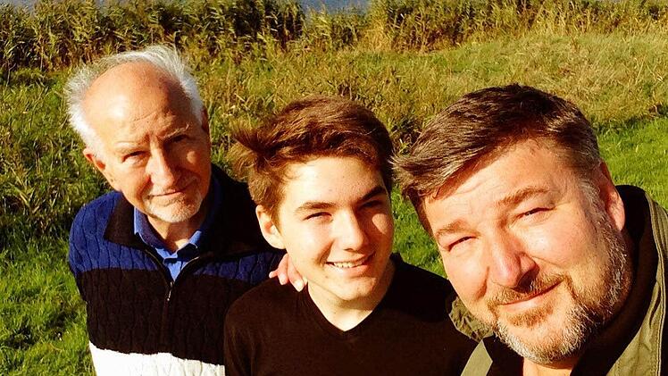 Drei Generationen Stieringers: Hans-Jürgen, Noa und Klaus Stieringer beim Vatertagsausflug auf Rügen. Foto: pr
