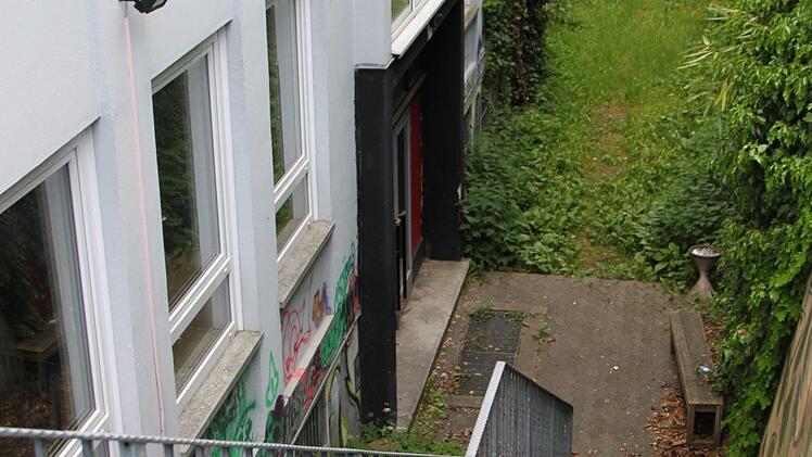 Die Treppe hinunter geht's zum ehemaligen Jugendzentrum der Stadt Bad Brückenau. Foto: Ulrike Müller