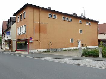 Der Umbau dieses Hauses zu Wohnungen für anerkannte Flüchtlinge muss weiter verschoben werden. Foto: Richard Sänger