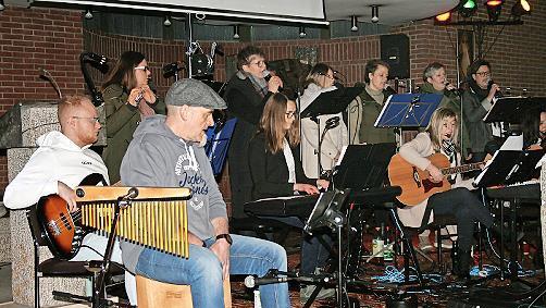 Die Gruppe „Nur Mut“ spielte in Stralsbach.