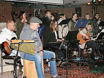Die Gruppe „Nur Mut“ spielte in Stralsbach.