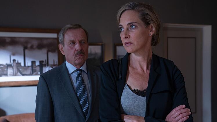 Bleiben die Investitionen des Textilunternehmers Bernd Lauber (Jörg Pose) in die Forschung von Professor Dr. Köhler (Sophie von Kessel) womöglich ohne Ergebnis?