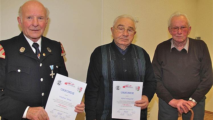 Seit über 60 Jahren bei der Feuerwehr (von links): Winfried Breun, Alfred Eilingsfeld und Josef Eilingsfeld