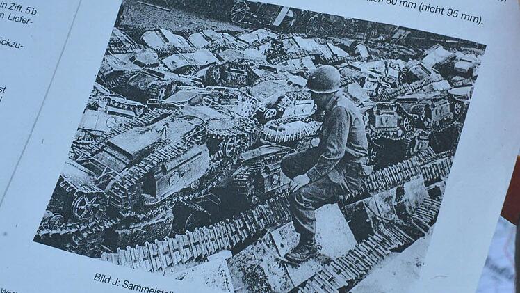 Von der Existenz einer "Sammelstelle für erbeutete Goliath" berichtet eine Zeitschrift namens "Waffen-Revue". Fotos: Ronald Rinklef