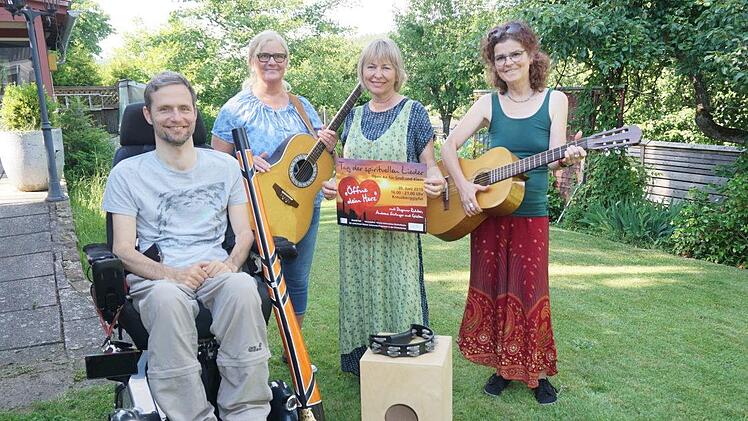 Thorsten Hein, Gisela Fellenstein, Dagmar Richter und Dörte Willmann  haben sich zum Proben getroffen. Foto: Marion Eckert