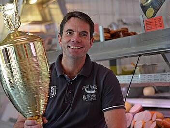 Sieger des Bratwurstgipfels 2014: Traditionsmetzger Jürgen Brunner aus Erlangen  Foto: Nikolas Pelke
