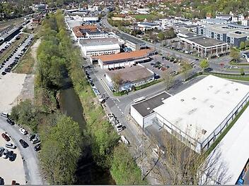 Die Ernst-Faber-Straße wird bis über die Itz verlängert: Damit beginnt voraussichtlich im November die Neuerschließung des ehemaligen Güterbahnhofsareals. Foto: Volkmar Franke/www.hochbild-design.de