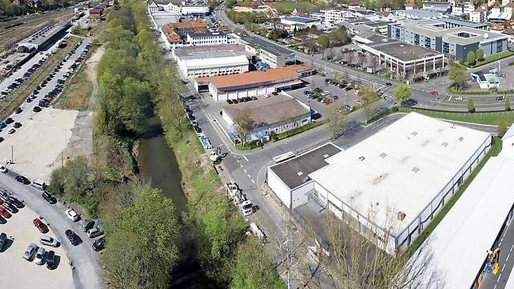 Die Ernst-Faber-Straße wird bis über die Itz verlängert: Damit beginnt voraussichtlich im November die Neuerschließung des ehemaligen Güterbahnhofsareals. Foto: Volkmar Franke/www.hochbild-design.de