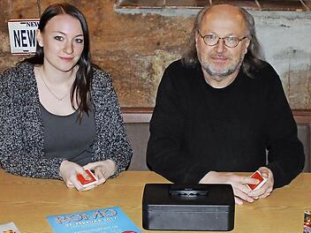 Lisa Meister und Walter Ullrich sitzen schon in den Startlöchern für den Kartenvorverkauf, der am Freitag beginnt. Foto: Janina Reuter