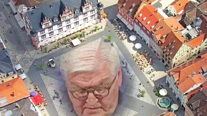 Das ist doch... genau, der Bundespräsident auf dem Coburger Marktplatz im heute-journal. Foto: Oliver Schmidt