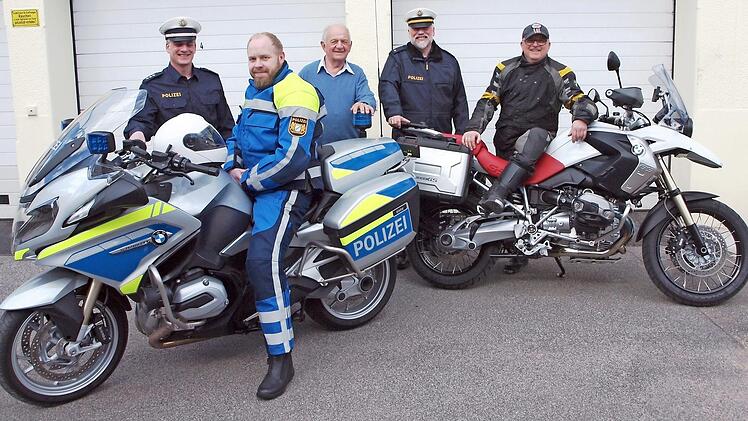 Die Sicherheit der Motorradfahrer stand im Mittelpunkt eines Pressegespräches bei der Polizeiinspektion Lichtenfels. Foto: Alfred Thiereth