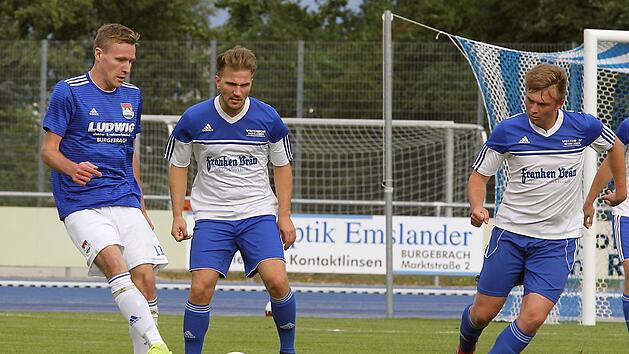 Zehn Spiele, neun Tore: Auf Stanislaw Nikiforow (links), den erfolgreichsten Burgebracher Torsch&uuml;tzen in der Bezirksliga, muss die SpVgg Stegaurach im heutigen Pokal-Halbfinale besonders aufpassen.  Foto: sportpress