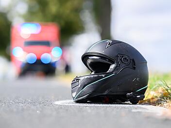 T&ouml;dlicher Unfall bei Pfofeld: Motorradfahrer erliegt Verletzungen vor Ort