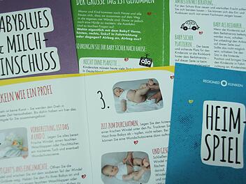 Wickeltipps und weitere nützliche Informationen stehen im Papa-Paket.  Foto: Sarah Stieranka