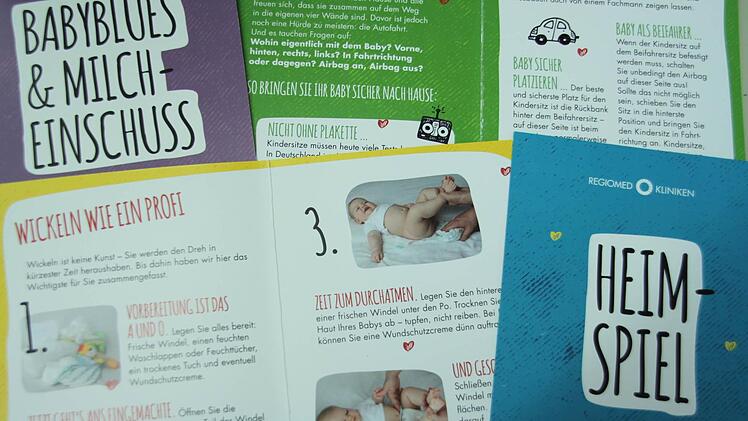 Wickeltipps und weitere nützliche Informationen stehen im Papa-Paket.  Foto: Sarah Stieranka