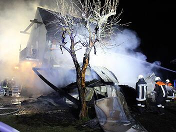 Anfang Mai hat ein Feuer in Gremsdorf ein Wohnhaus zerstört, in dem drei Wohnparteien lebten. Foto: Andreas Dorsch/Archiv