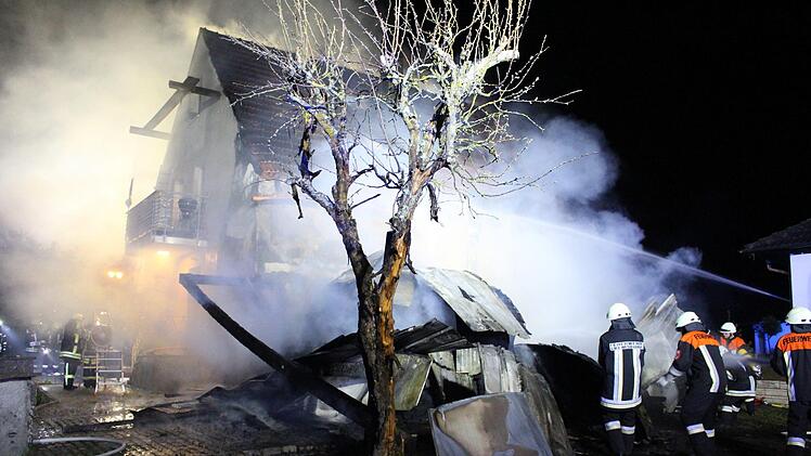 Anfang Mai hat ein Feuer in Gremsdorf ein Wohnhaus zerstört, in dem drei Wohnparteien lebten. Foto: Andreas Dorsch/Archiv