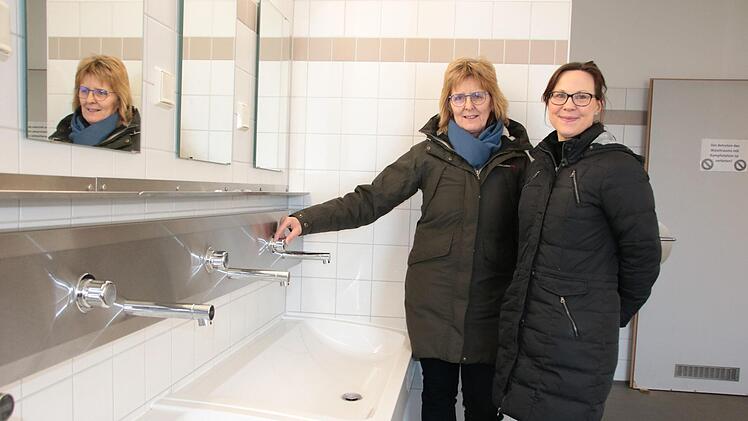 ....und die neuen Waschräume in einem der Unterkunftsgebäude. Foto: Ralf Ruppert