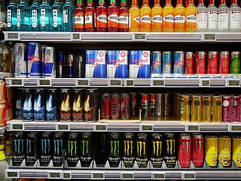 Beliebter als Alkohol und Tabak: So gefährlich sind Energydrinks für Kinder