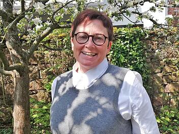 Kur- und Reha-Seelsorgerin Petra Müller (57) führt ihre Gespräche am liebsten in der Natur. Foto: Sigismund von Dobschütz: