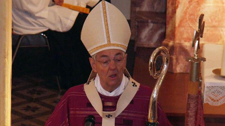 Der Erzbischof gedachte auch der vielen Kriegsopfer und Flüchtlinge in der Welt.