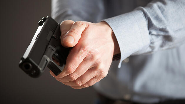 Kreis Roth: Mann bedroht Ehefrau mit Waffe - auch Kinder anwesend