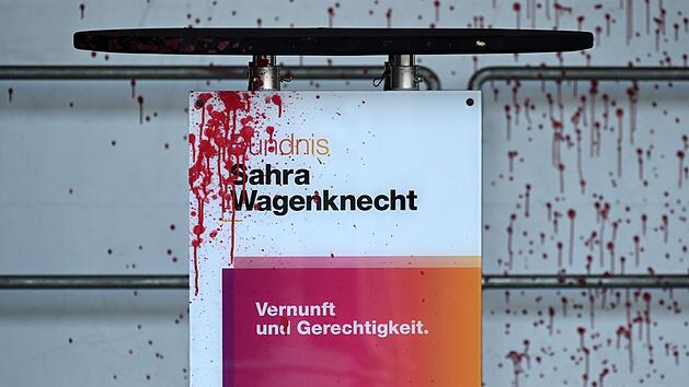 Farb-Attacke auf Sahra Wagenknecht