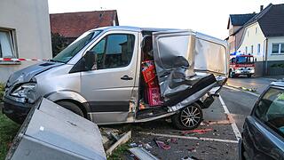 Nach Flucht vor der Polizei: Autofahrer erfasst Fußgänger im Kreis Coburg - drei Menschen teils schwerst verletzt