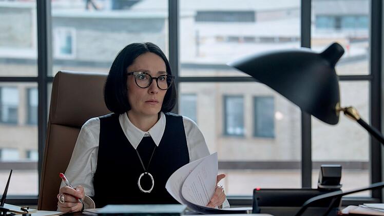 Literaturagentin Terry (Sian Clifford) wird von den Ereignissen &uuml;berrumpelt.