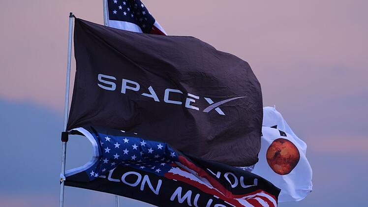 Flaggen: SpaceX, Elon Musk